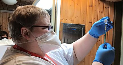 Im KIZ Öhringen sind bisher 1170 Personen geimpft worden: Bürger aus dem Hohenlohekreis, aber genauso aus der Nachbarschaft oder von weiter her.
Foto: Tscherwitschke Im KIZ Öhringen sind bisher 1170 Personen geimpft worden: Bürger aus dem Hohenlohekreis, aber genauso aus der Nachbarschaft oder von weiter her.
Foto: Tscherwitschke