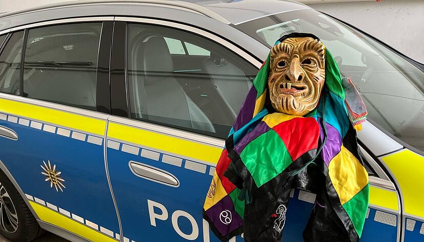 Die Maske ist wieder bei ihrem Besitzer.