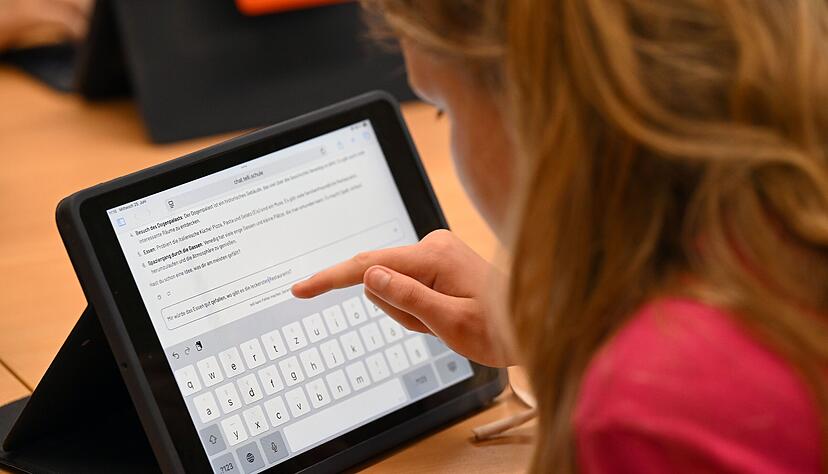 Der KI-Chatbot Telli ist eines der digitalen Angebote, mit denen Künstliche Intelligenz in Schulen eingesetzt werden kann.