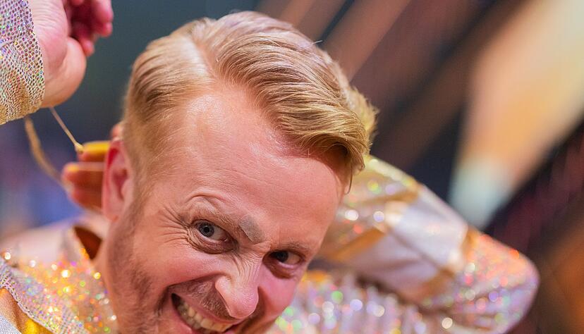 Nach dem Tanz wurde Ross Antony erfolgreich behandelt - ein Pflaster verdeckte die Wunde.