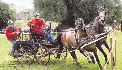 Beim Gel&auml;ndefahren muss die richtige Balance zwischen Geschwindigkeit und sicherer Bew&auml;ltigung der Hindernisse gefunden werden.Fotos: Guido Sawatzki