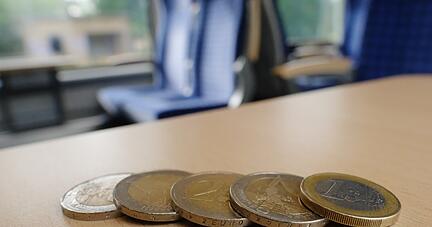 Rund 45.000 HNV-Abonnenten hätten in dem Vierteljahr bis zu 180 Euro gespart, weil ihnen nur neuen Euro statt der üblichen Rate abgebucht wurden.
