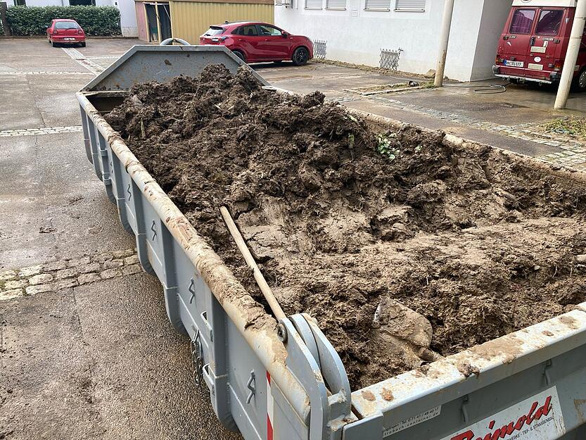 Aufräumen in Gemmingen nach dem Unwetter: Schlamm und Dreck muss weg