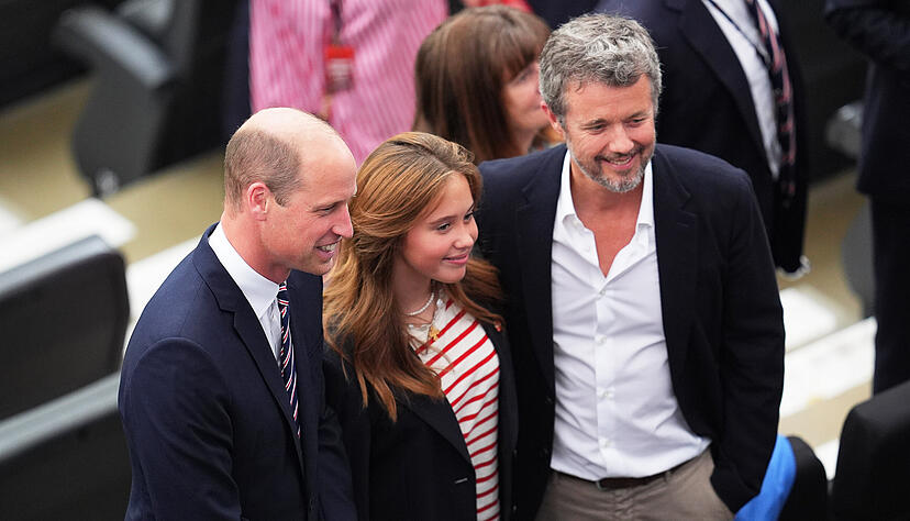 Das wohl royalste Gruppenfoto der EM 2024 bisher: Prinz William, Prinzessin Josephine und König Frederik X. (v.l.n.r.) in Frankfurt.
