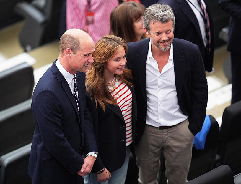 Das wohl royalste Gruppenfoto der EM 2024 bisher: Prinz William, Prinzessin Josephine und König Frederik X. (v.l.n.r.) in Frankfurt.