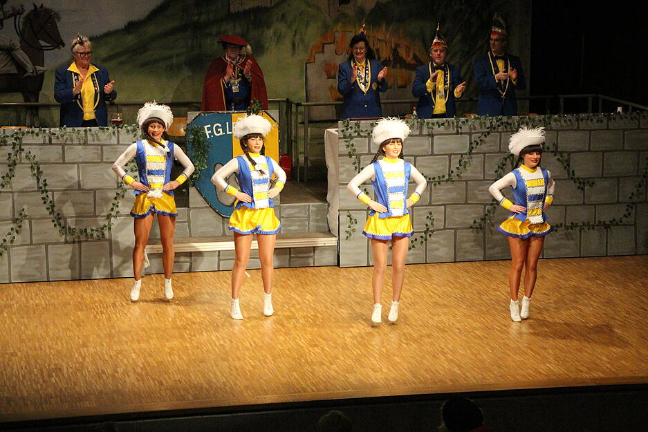 Gardetanz auf hohem Niveau begeistert die Besucher der Prunksitzung in Krautheim. Gardetanz auf hohem Niveau begeistert die Besucher der Prunksitzung in Krautheim.