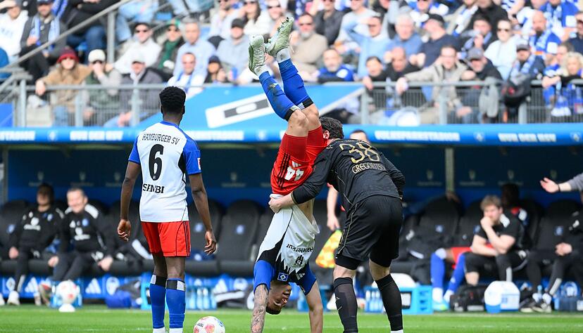 Der HSV und Augsburg trennten sich mit einem Unentschieden. Der HSV und Augsburg trennten sich mit einem Unentschieden.