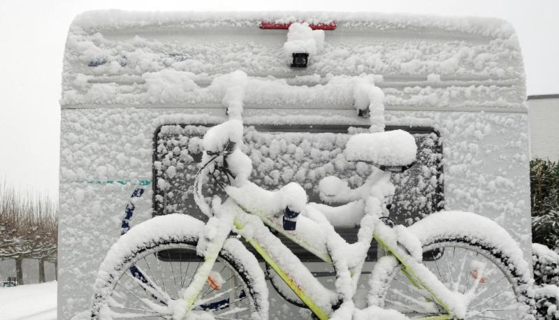 Wohnmobile d&uuml;rfen theoretisch unbegrenzt auf &ouml;ffentlichen Parkpl&auml;tzen stehen, wenn sie weniger als 7,5 Tonnen wiegen.