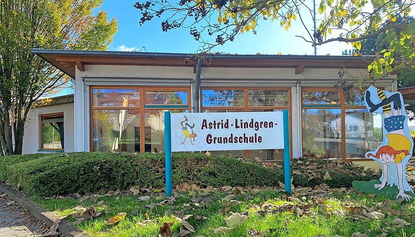 Aus der Astrid-Lindgren-Schule in Siegelsbach wird vorerst keine Ganztagschule. Denn der ab September 2026 geltende Rechtsanspruch wird mit der jetzigen Betreuung mit der Verlässlichen Grundschule sowie der Kernzeit bereits erfüllt.
Foto: Elfi Hofmann Aus der Astrid-Lindgren-Schule in Siegelsbach wird vorerst keine Ganztagschule. Denn der ab September 2026 geltende Rechtsanspruch wird mit der jetzigen Betreuung mit der Verlässlichen Grundschule sowie der Kernzeit bereits erfüllt.
Foto: Elfi Hofmann