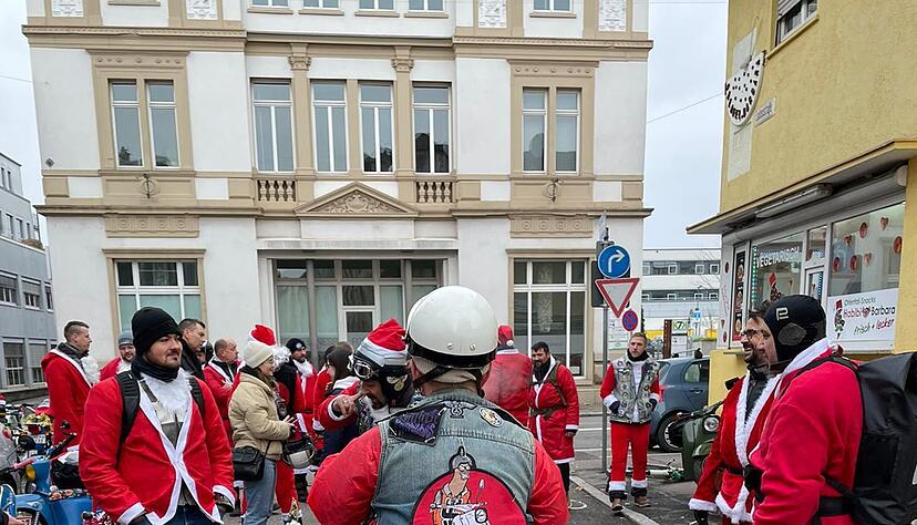 Am 7. Dezember düst die Mofagang Bifibataillon wieder in Nikolausmontur durch Heilbronn.