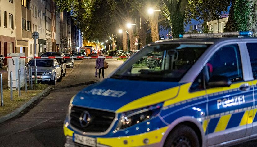 Wegen dem Fund einer Fliegerbombe aus dem Zweiten Weltkrieg müssen die zuführenden Straßen zum Evakuierungsbereich im Stadtteil Düsseltal abgesperrt werden.