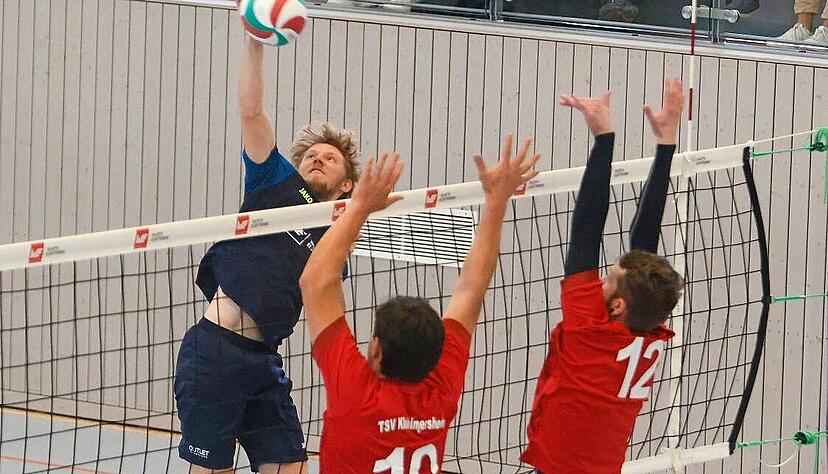 Gegen Kleiningersheim zeigten sich die Waldenburger mit Immanuel Schlimm (links) kämpferisch und gewannen zum ersten Mal in dieser Saison.
Foto: Schmerbeck Gegen Kleiningersheim zeigten sich die Waldenburger mit Immanuel Schlimm (links) kämpferisch und gewannen zum ersten Mal in dieser Saison.
Foto: Schmerbeck