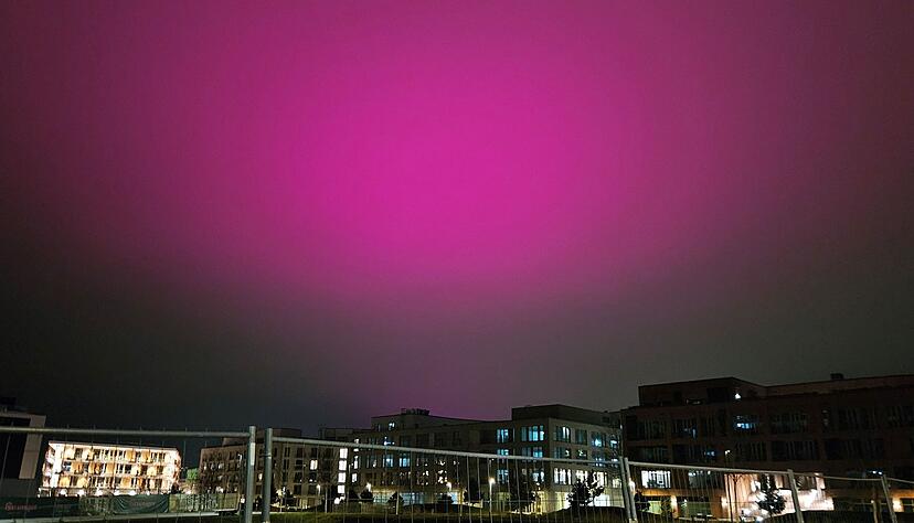 Was hat das magentafarbene Himmelsleuchten verursacht?