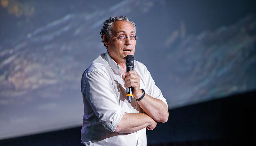 Frank B&ouml;ttcher ist bekannt als Wettermann und Wissenschafts-Erkl&auml;rer.