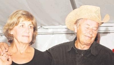 Ob mit oder ohne Hut: Hauptsache, Line Dance macht Spaß.Foto: Schneider Ob mit oder ohne Hut: Hauptsache, Line Dance macht Spaß.Foto: Schneider