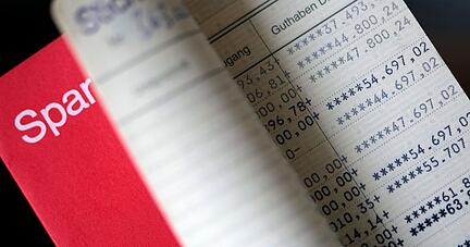 Aufgrund der gestiegenen Zinsen ist ein Klassiker zur&uuml;ckgekehrt: die Geldanlage auf einem Tages- und Festgeldkonto.