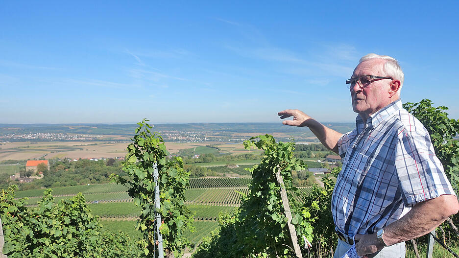 Rolf Streicher war 36 Jahre B&uuml;rgermeister von Cleebronn und liebt noch heute den Ausblick vom Michaelsberg &uuml;ber die Gemeinde und das Zaberg&auml;u