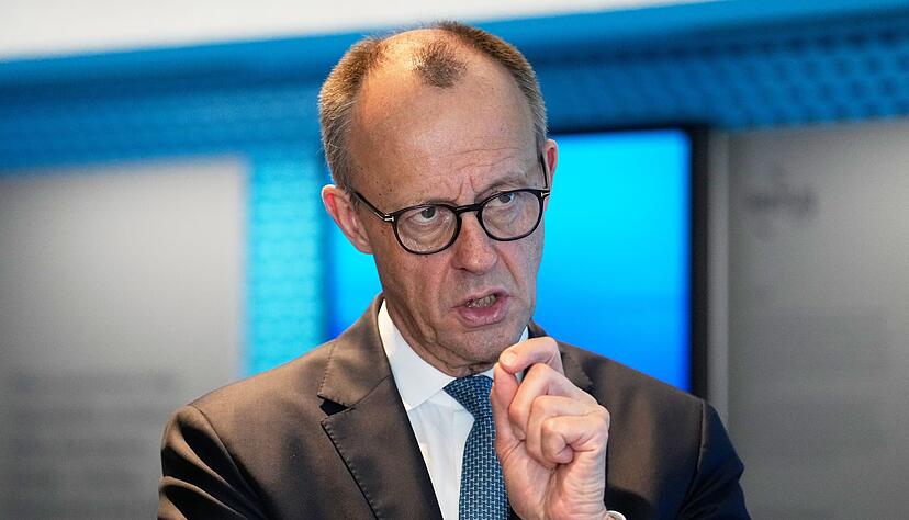 Vor dem Termin in Eschborn besuchte Merz das Unternehmen Niedax Infrastructure in Neustadt (Wied).