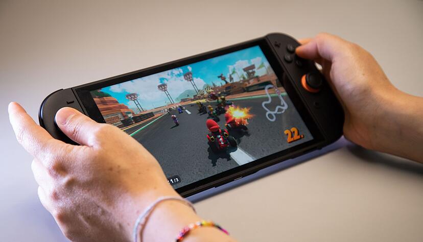 Die Switch 2 im Handheld-Modus.