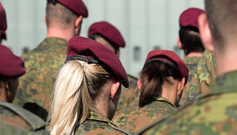 Mit Boris Pistorius steht ein Mann dem Verteidigungsressort vor. Sicherheitsexpertin Anja Opitz h&auml;lt die Personalentscheidung f&uuml;r gelungen, aber nicht, weil dieser Anfang der 1980er gedient hat. F&uuml;r Frauen gab es die M&ouml;glichkeit damals nicht.