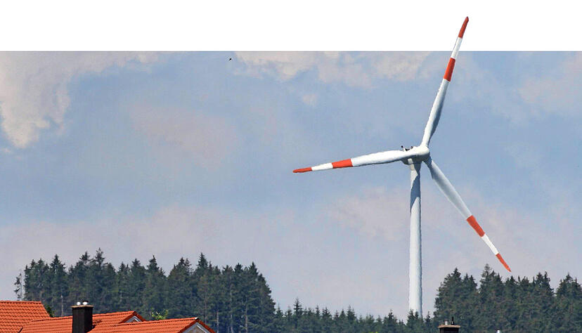 Gegen Windr&auml;der gibt es oft erbitterten Widerstand von Anwohnern &minus; und gerne werden dann Nistgebiete von Greifv&ouml;geln genutzt, um den Bau zu verhindern.
Foto: dpa