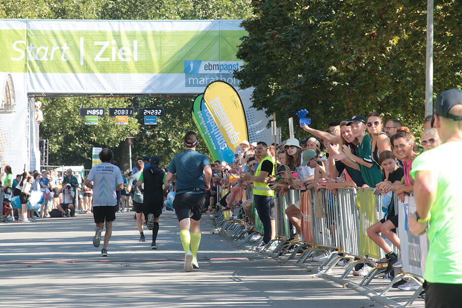 Tausende Läufer starten beim EBM-Papst-Marathon in Niedernhall Tausende Läufer starten beim EBM-Papst-Marathon in Niedernhall