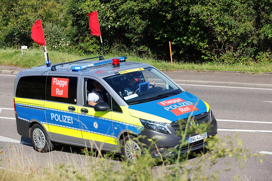 Die Rote Fahne signalisiert die Streckensperrung kurz vor Heilbronn. Die Rote Fahne signalisiert die Streckensperrung kurz vor Heilbronn.