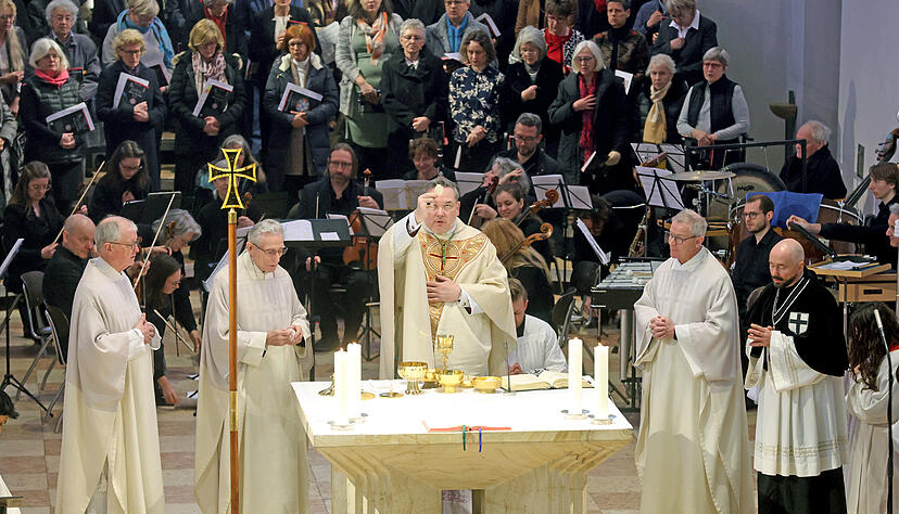 Die Deutschordensgemeinde feiert 2025 ihr Festjahr "800 Jahre Deutscher Orden in Heilbronn". Dieses hat sie mit einem feierlichen Gottesdienst am Sonntag, den 9. Februar im Deutschordensmünster St. Peter und Paul zelebriert. Die Deutschordensgemeinde feiert 2025 ihr Festjahr "800 Jahre Deutscher Orden in Heilbronn". Dieses hat sie mit einem feierlichen Gottesdienst am Sonntag, den 9. Februar im Deutschordensmünster St. Peter und Paul zelebriert.