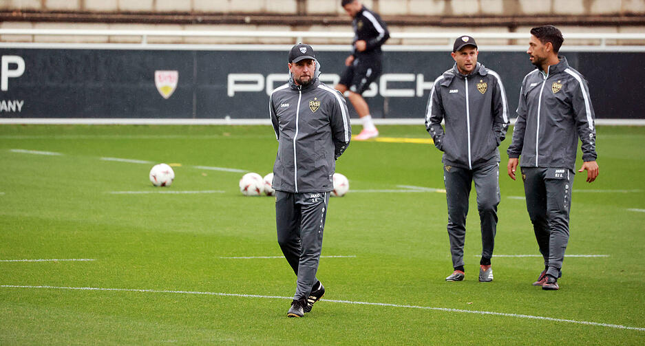 VfB-Trainer Sebastian Hoeneß kann auf die meisten Stammkräfte zugreifen im ersten Spiel der Ligaphase.
