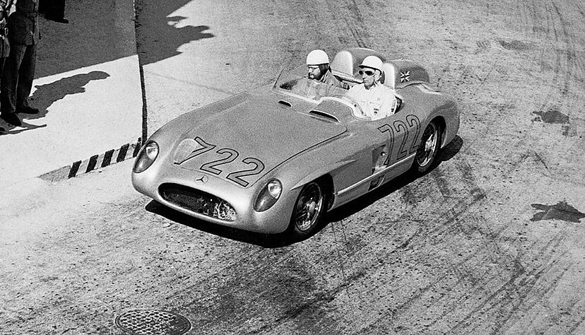 Ein Fall für zwei: Im Mercedes 300 SLR Rennsportwagen fahren Stirling Moss und Beifahrer Denis Jenkinson 1955 zum Sieg bei der Mille Miglia.