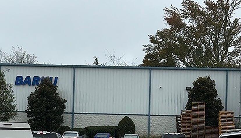 Einsatzkräfte des Cleveland Police Departments ermittelten auf dem Firmengelände. Einsatzkräfte des Cleveland Police Departments ermittelten auf dem Firmengelände.