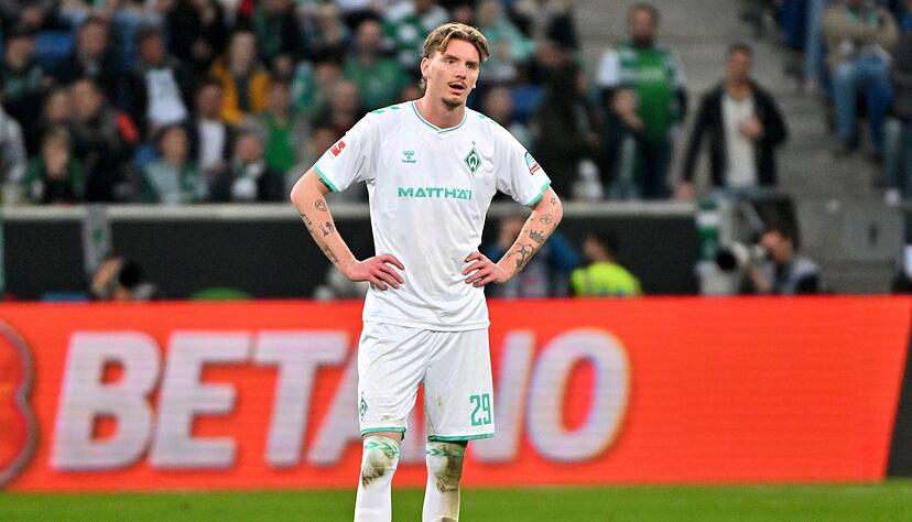 Nick Woltemade von Werder Bremen steht am Mittelkreis. Nick Woltemade von Werder Bremen steht am Mittelkreis.