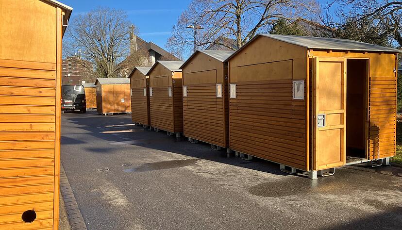 Die Buden stehen schon bereit: Am Wochenende l&auml;dt der "Winterzauber" in den Neckarsulmer Neuberg ein
