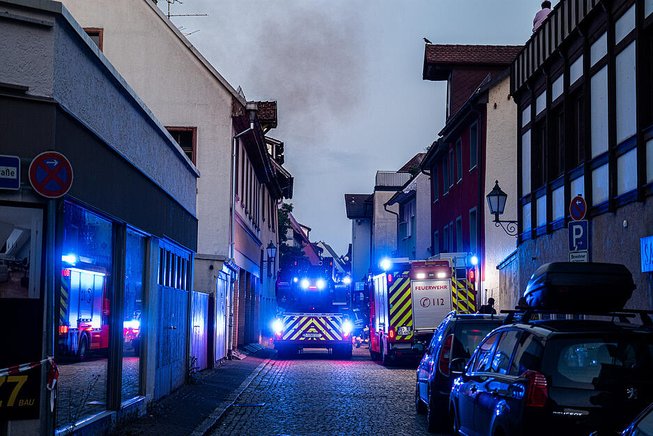 Dort sind mehrere Gebäude in Brand geraten. Dort sind mehrere Gebäude in Brand geraten.