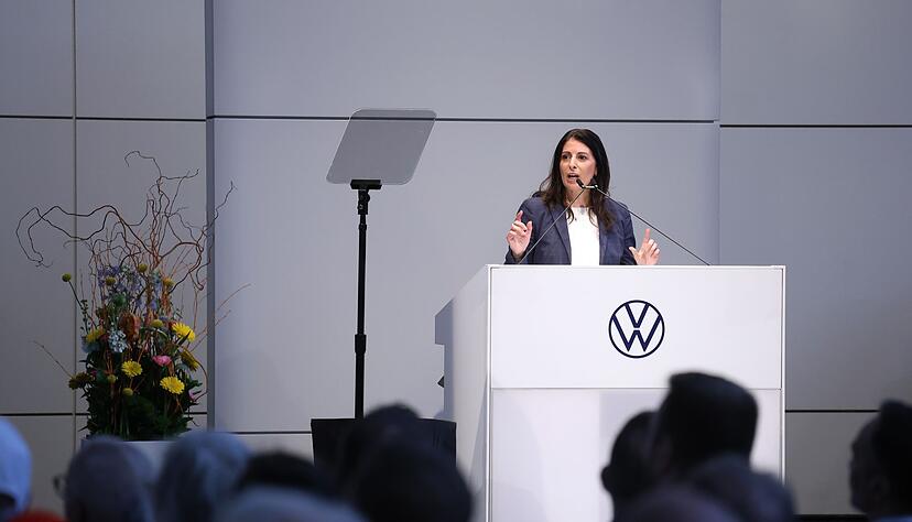 Betriebsratschefin Daniela Cavallo fordert in ihrer Rede klarere Vorgaben f&uuml;r Konzernt&ouml;chter wie Audi und Porsche.