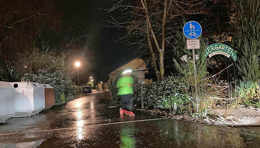 Der Weg vom Parkplatz bei den Öhringer Bädern Richtung Cappel ist im Winter dunkel aber trotzdem viel benutzt. Der Weg vom Parkplatz bei den Öhringer Bädern Richtung Cappel ist im Winter dunkel aber trotzdem viel benutzt.