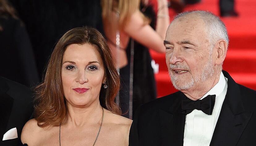 Die langjährigen James-Bond-Produzenten Barbara Broccoli und Michael G. Wilson haben Amazon die kreative Kontrolle über die Filmreihe übertragen. Die langjährigen James-Bond-Produzenten Barbara Broccoli und Michael G. Wilson haben Amazon die kreative Kontrolle über die Filmreihe übertragen.