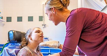 Durch Corona hat die Belastung für pflegende Angehörige zugenommen. Eltern berichten von zu wenig Entlastungsangeboten.
Foto: mjowra/stock.adobe.com