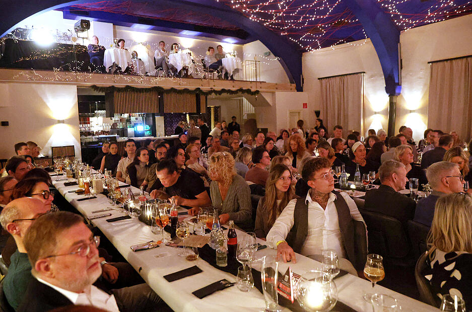 Gelacht wurde auch im Alten Theater in Sontheim. Dort trat Christoph Maul bei der Spassix-Comedy-Nacht auf. Gelacht wurde auch im Alten Theater in Sontheim. Dort trat Christoph Maul bei der Spassix-Comedy-Nacht auf.