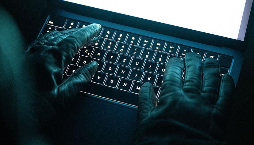 Mehr als 19.000 Menschen k&ouml;nnten von der Cyberattacke auf ein externes Buchungssystem betroffen sein. (Symbolbild)