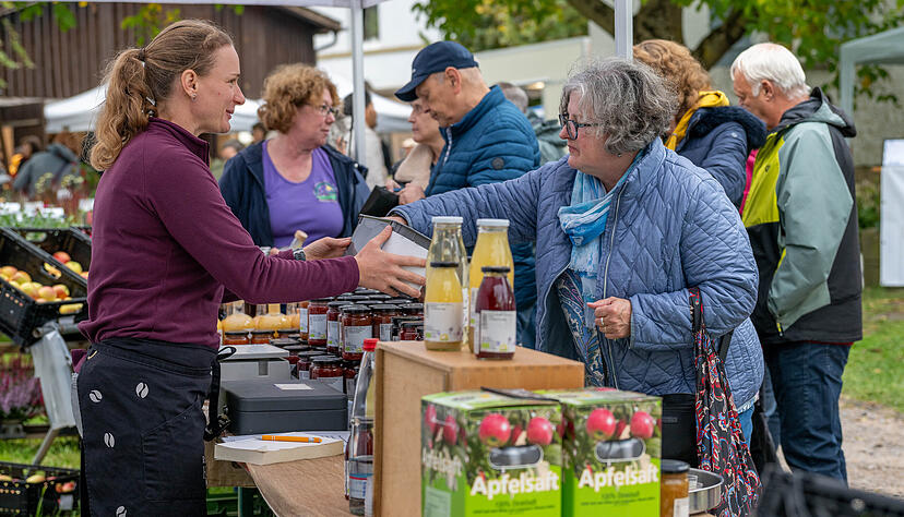 Der Herstmarkt im Botanischen Obstgarten unterhalb des Heilbronner Wartbergs bietet unter dem Motto saisonal, regional und direkt vom Erzeuger ein Füllhorn an Früchten und Naturprodukten.
Foto: Christiana Kunz