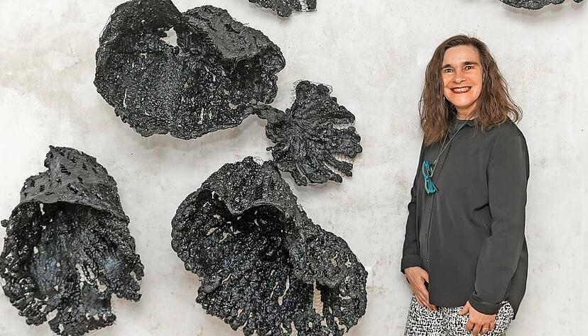 &bdquo;Die Natur braucht uns nicht &ndash; der Mensch braucht die Natur&ldquo;: Ulrike Doni&eacute; schafft so bedrohliche wie &auml;sthetisch spannende R&auml;ume in der Kleiststra&szlig;e.