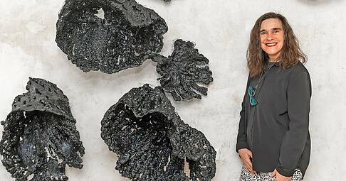 &bdquo;Die Natur braucht uns nicht &ndash; der Mensch braucht die Natur&ldquo;: Ulrike Doni&eacute; schafft so bedrohliche wie &auml;sthetisch spannende R&auml;ume in der Kleiststra&szlig;e.