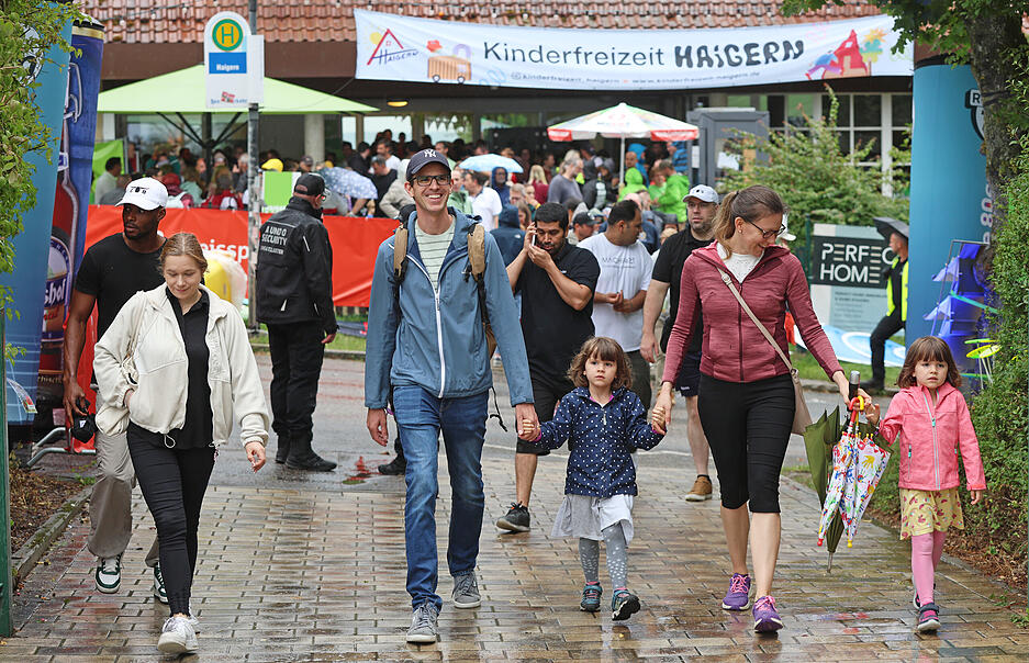 Viele Familien kamen bei wechselhaftem Wetter auf den Haigern. Viele Familien kamen bei wechselhaftem Wetter auf den Haigern.