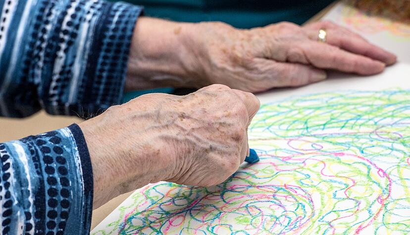 Zwischen dem kommenden Jahr und 2040 rechnet die Krankenkasse Barmer in Baden-W&uuml;rttemberg mit einem Plus von rund 25 Prozent mehr Demenzf&auml;llen.(Illustration)