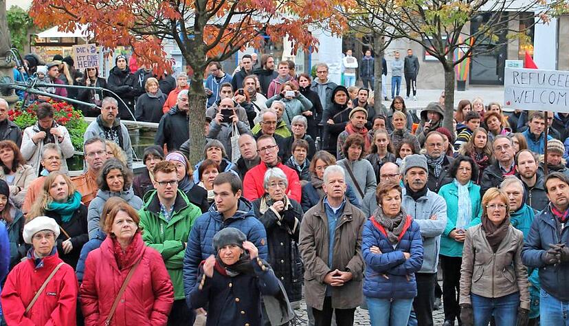 Am 17. Oktober gingen die Hohenloher zuletzt gegen die Anti-Flüchtlingspolitik-Kundgebungen auf die Straße.Foto: Archiv/Tscherwitschke Am 17. Oktober gingen die Hohenloher zuletzt gegen die Anti-Flüchtlingspolitik-Kundgebungen auf die Straße.Foto: Archiv/Tscherwitschke