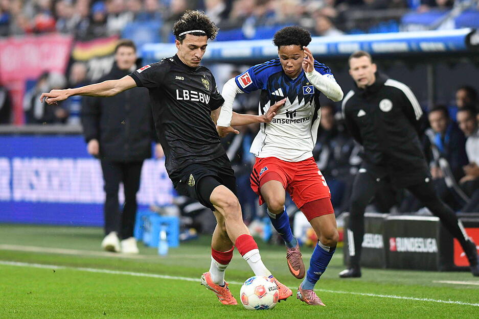 Ameen Al-Dakhil: Unauffällig in Halbzeit eins. Rettete in der zweiten Hälfte gleich zu Beginn als Konterabsicherung in höchster Not. Note: 4