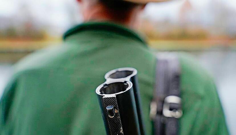 Vermutlich ohne Absicht hat ein Jäger, hier ein Symbolfoto, einen Mann in Haßmersheim verletzt. Vermutlich ohne Absicht hat ein Jäger, hier ein Symbolfoto, einen Mann in Haßmersheim verletzt.