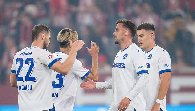 Punkt gewonnen: Die KSC-Profis sind mit dem 0:0 zufrieden.