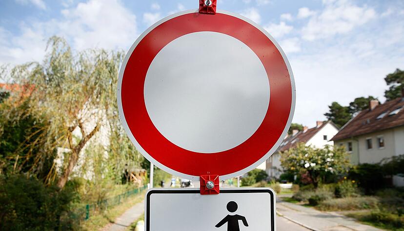 F&uuml;r Fahrzeuge tabu:&nbsp;In einen als Spielstra&szlig;e gekennzeichneten Abschnitt ist die Einfahrt mit Fahrzeugen verboten.